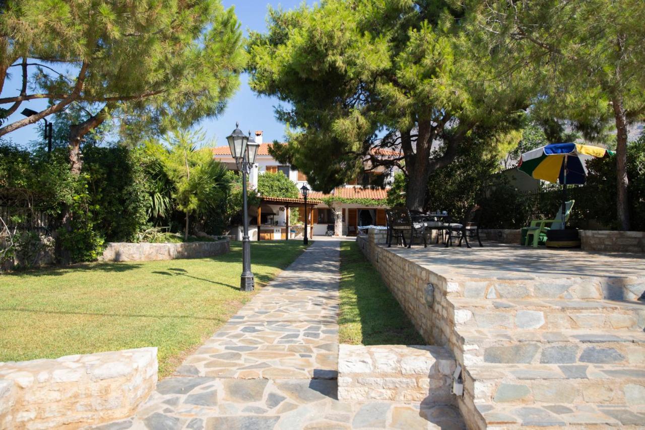 Seaside Haven Kineta Villa Bagian luar foto