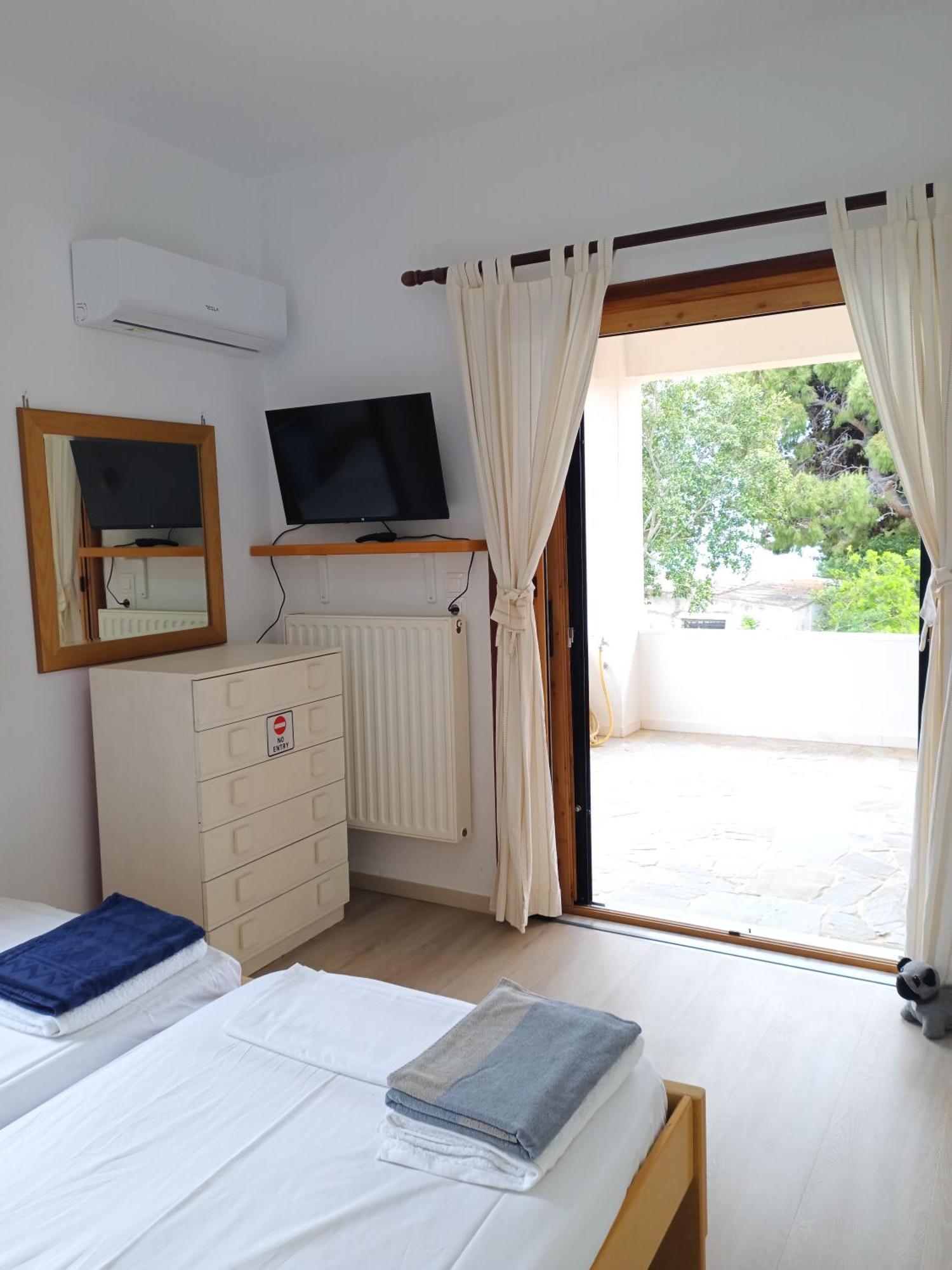 Seaside Haven Kineta Villa Bagian luar foto